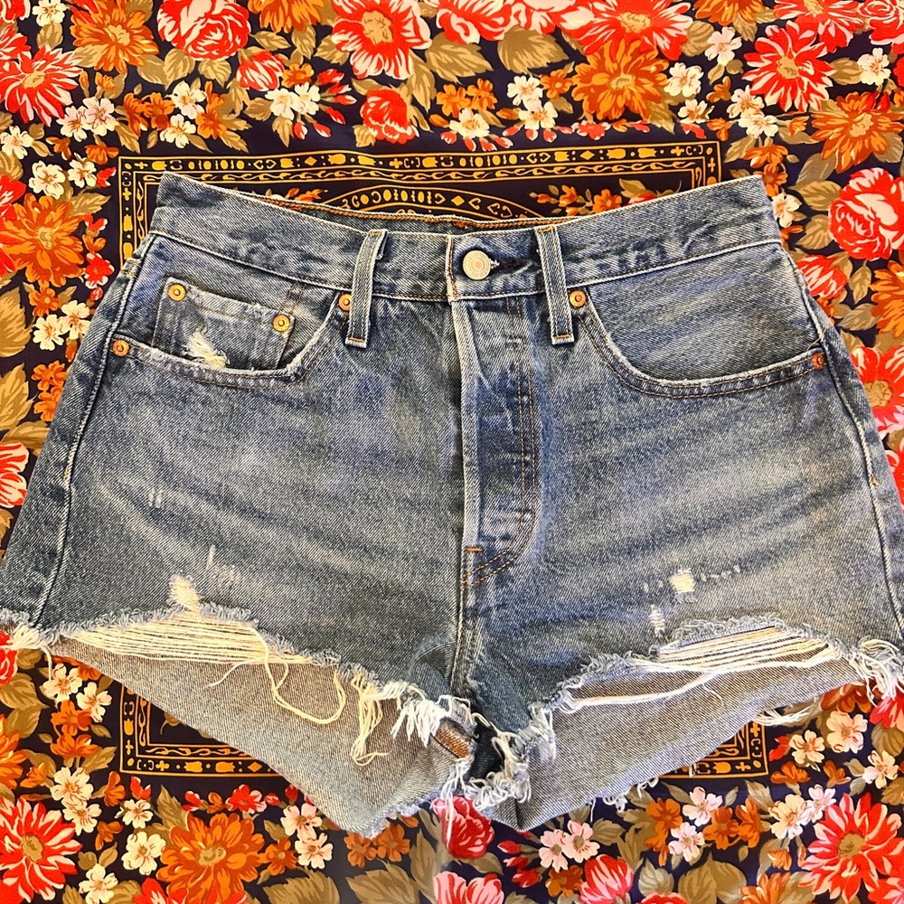 ❤️ Levi's 501 PREMIUM Jean Shorts in Medium Wash